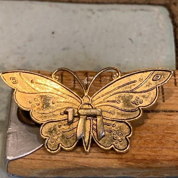 Vintage Gold Metal Butterfly Brooch with Chai Letter - Picture 5 of 5